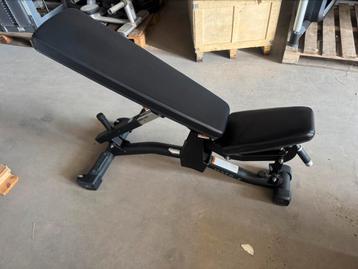Matrix Magnum adjustable bench beschikbaar voor biedingen