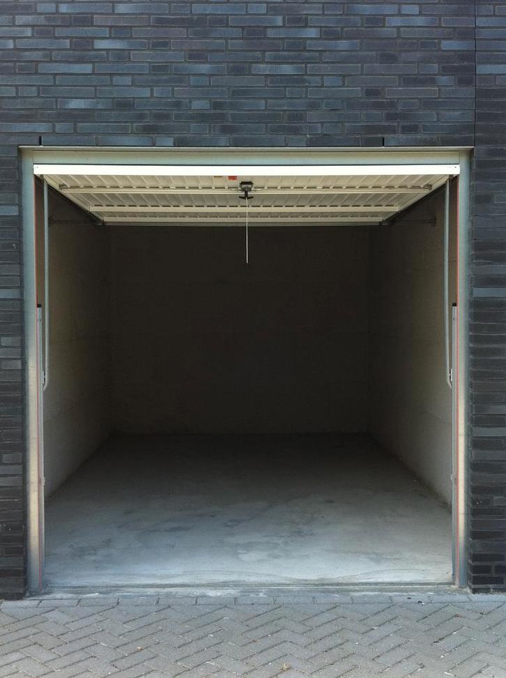 Garagebox  in de  Molenaarshof - Heerlen te huur aangeboden, Huizen en Kamers, Garages en Parkeerplaatsen, Limburg