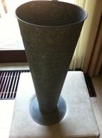 Vaas zink hoogte 63 cm diameter 24 cm, Huis en Inrichting, Woonaccessoires | Vazen, Ophalen of Verzenden, Overige kleuren, Overige materialen
