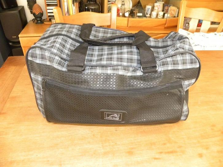 igst reistas (voyace de luxe) zwart/grijs/wit zie foto's, Sieraden, Tassen en Uiterlijk, Tassen | Reistassen en Weekendtassen