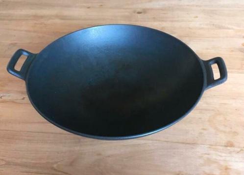 wok pan gietijzer groot zwaar zwart +deksel aluminium, Huis en Inrichting, Keuken | Potten en Pannen, Zo goed als nieuw, Wok, Gietijzer