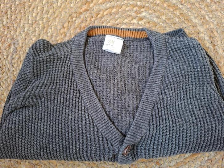 Vest donkergrijs met knoopjes - merk H&M - mt 68, Kinderen en Baby's, Babykleding | Maat 68, Zo goed als nieuw, Jongetje, Truitje of Vestje
