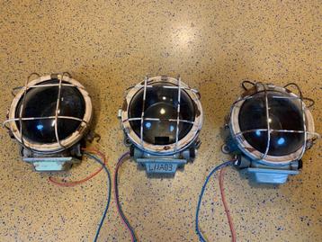 3 industriële wandlampen, uit scheepswrak: 1=€50, 3=€100 beschikbaar voor biedingen