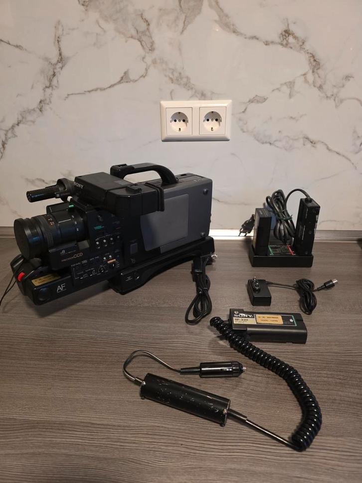 Sony Video8 PRO CCD-V200E – Volledig Compleet + Koffer, Audio, Tv en Foto, Videocamera's Digitaal, Gebruikt, Camera, Mini dv, Sony