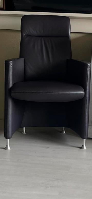 Leolux fauteuil leer, aubergine kleur beschikbaar voor biedingen