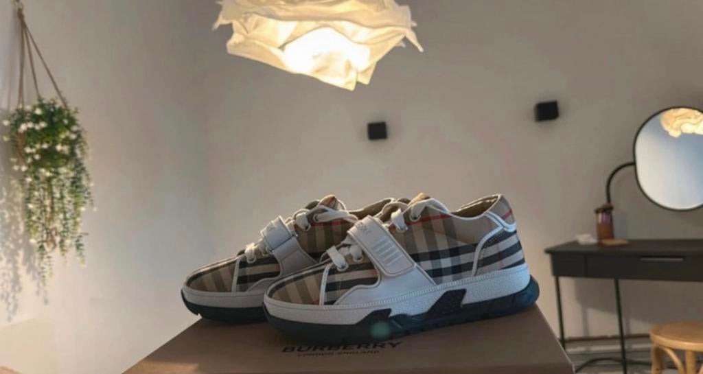 Burbberry sneaker, Verzenden, Zo goed als nieuw, Schoenen