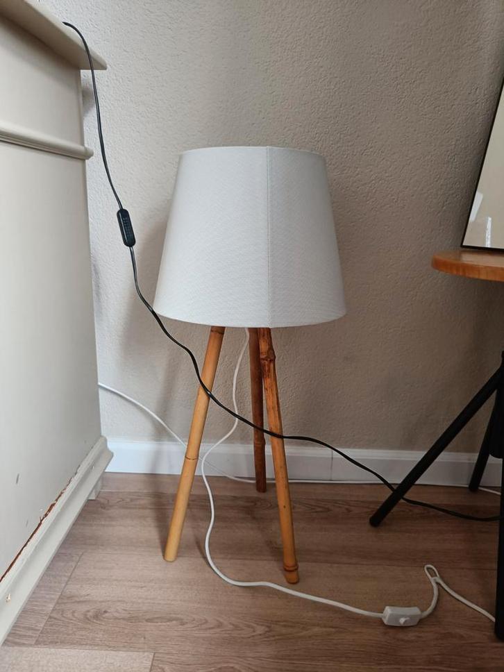 Kleine vloerlamp bamboe, Huis en Inrichting, Lampen | Vloerlampen, Zo goed als nieuw, Ophalen