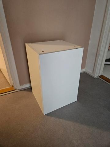 Badkamer kast Ikea met hoogglans witte deur beschikbaar voor biedingen