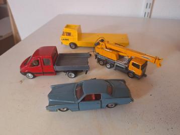 4 oude auto modellen samen  beschikbaar voor biedingen