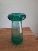 Geinig vaasje van groen spijkerglas 15 cm hoog, Ophalen of Verzenden, Groen, Aardewerk of Porselein, Minder dan 50 cm