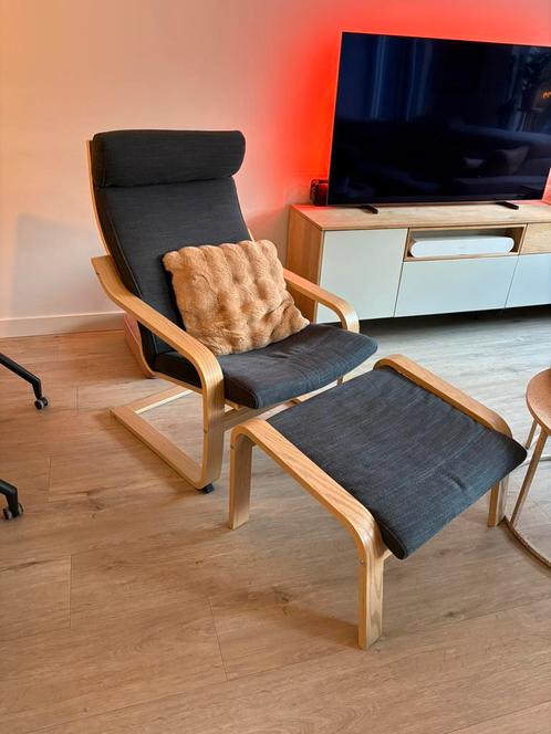Poäng stoel met voetenbank IKEA antraciet, Huis en Inrichting, Fauteuils, Zo goed als nieuw, Stof, 75 tot 100 cm, 75 tot 100 cm