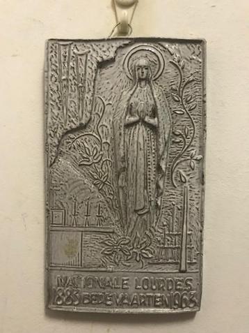 Tegel Nationale Lourdes 'Bedevaarten 1883-1963' beschikbaar voor biedingen