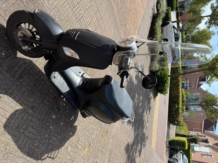 Senzo RivaLux Scooter Matzwart (Beschadigd), Fietsen en Brommers, Scooters | Overige merken, Gebruikt, Benzine, Ophalen