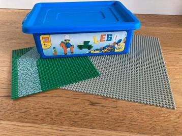 LEGO Doos met Bouwplaten beschikbaar voor biedingen