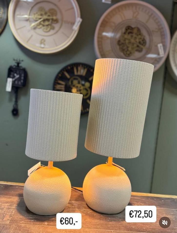 Moderne Tafellampen / 2 afmetingen / lampen / bureaulampen, Huis en Inrichting, Lampen | Tafellampen, Nieuw, Minder dan 50 cm