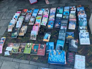 Verschillende Boeken, DVD’s, accessoires beschikbaar voor biedingen