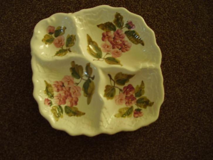 schaal aardewerk koek italie bloem grootmoederstijd decorati, Antiek en Kunst, Antiek | Schalen, Ophalen of Verzenden