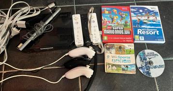 Nintendo WII + 3 controllers, 3 nuncucks, 4 spellen beschikbaar voor biedingen