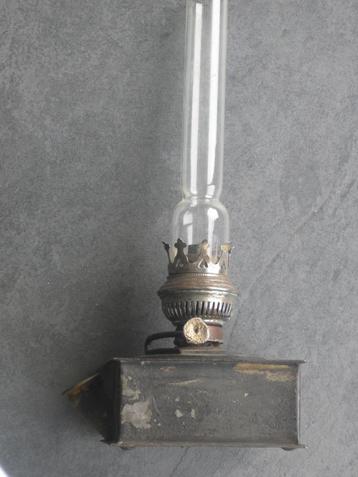 Vierkanten petroleumlamp hoogte 25 cm. beschikbaar voor biedingen