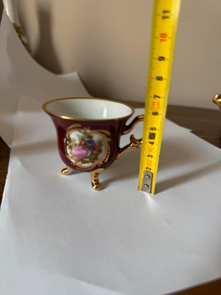 Limoges Porseleinen Miniatuur Theekop – Op Gouden Pootjes, Verzamelen, Poppenhuizen en Toebehoren, Zo goed als nieuw, Poppenhuis