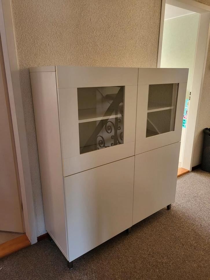 Besta kast met glazen deurtjes, Huis en Inrichting, Kasten | Buffetkasten, Minder dan 100 cm, 100 tot 150 cm, 25 tot 50 cm, Ophalen