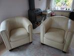 2 Roomwitte leren kuipstoelen op houten pootjes, Huis en Inrichting, Fauteuils, Ophalen, Gebruikt, Minder dan 75 cm, Leer