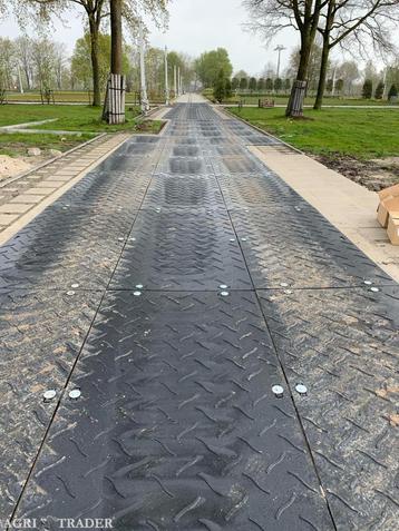 Kunststof Rijplaat 240x120x1,5 HD-kwaliteit beschikbaar voor biedingen