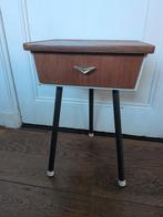 Vintage bijzettafel/nachtkastje, Minder dan 45 cm, Minder dan 55 cm, Gebruikt, Vintage