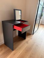 Moderne zwarte kaptafel met spiegel en rode lades, Ophalen, Zo goed als nieuw, Hout, 50 tot 100 cm