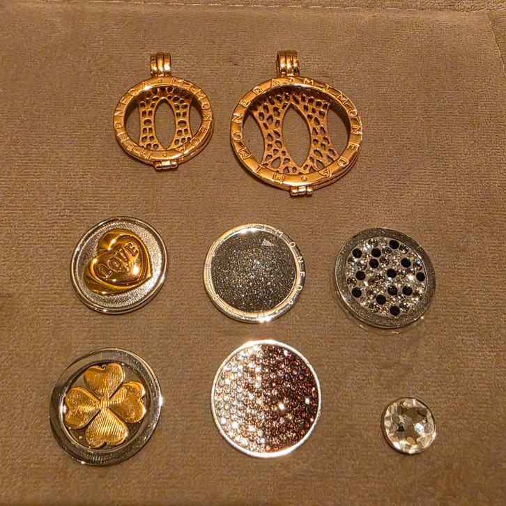 Mooie 8 delige Mi Moneda set, Sieraden, Tassen en Uiterlijk, Kettinghangers, Zilver, Zilver, Ophalen of Verzenden