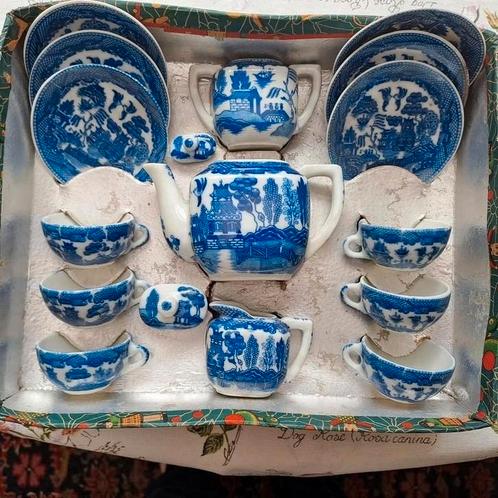 KINDER/THEESERVIESJE BLAUW WIT WEEPING WILLOW DECOR, Antiek en Kunst, Antiek | Speelgoed, Verzenden
