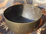 Prachtige antieke Oosterse kom van bewerkt brons 16,8 cm., Antiek en Kunst, Antiek | Koper en Brons, Ophalen of Verzenden, Brons