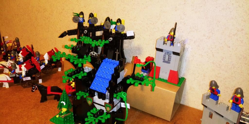 Lego:Forestmen's Hideout 6054 Met ALLE 6 de pluimen., Ophalen of Verzenden, Gebruikt, Complete set, Lego