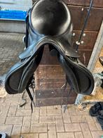 Schutte dressuurzadel Moravita 18inch, Dieren en Toebehoren, Ophalen of Verzenden, Zo goed als nieuw, Dressuur