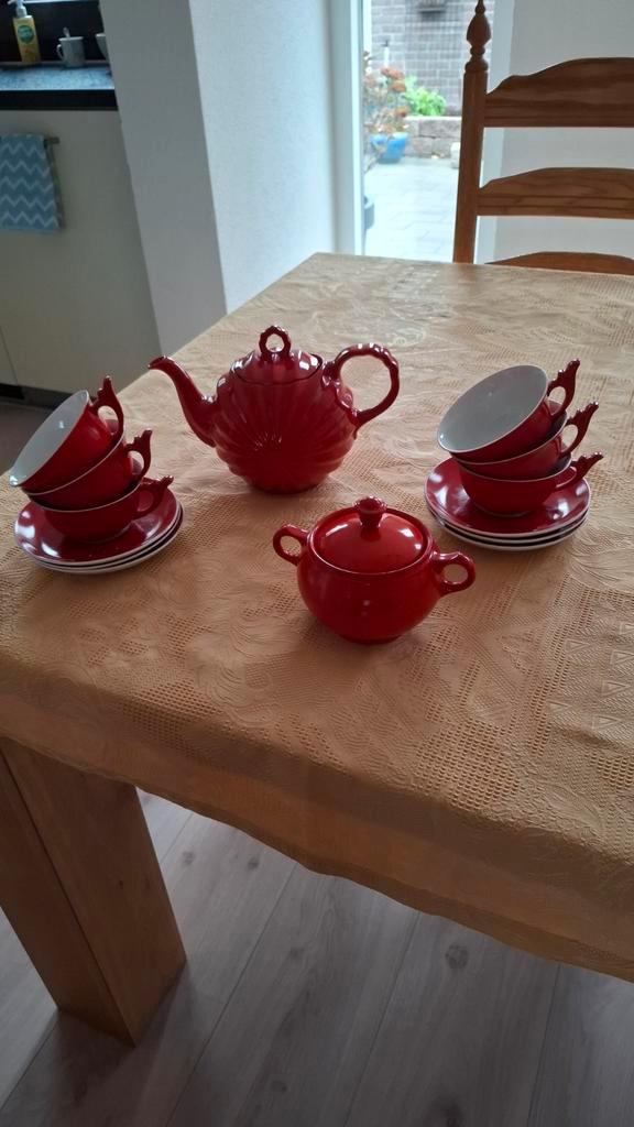 Mosa Maastricht Servies - Rood, Huis en Inrichting, Keuken | Servies, Gebruikt, Compleet servies, Overige stijlen, Keramiek, Ophalen