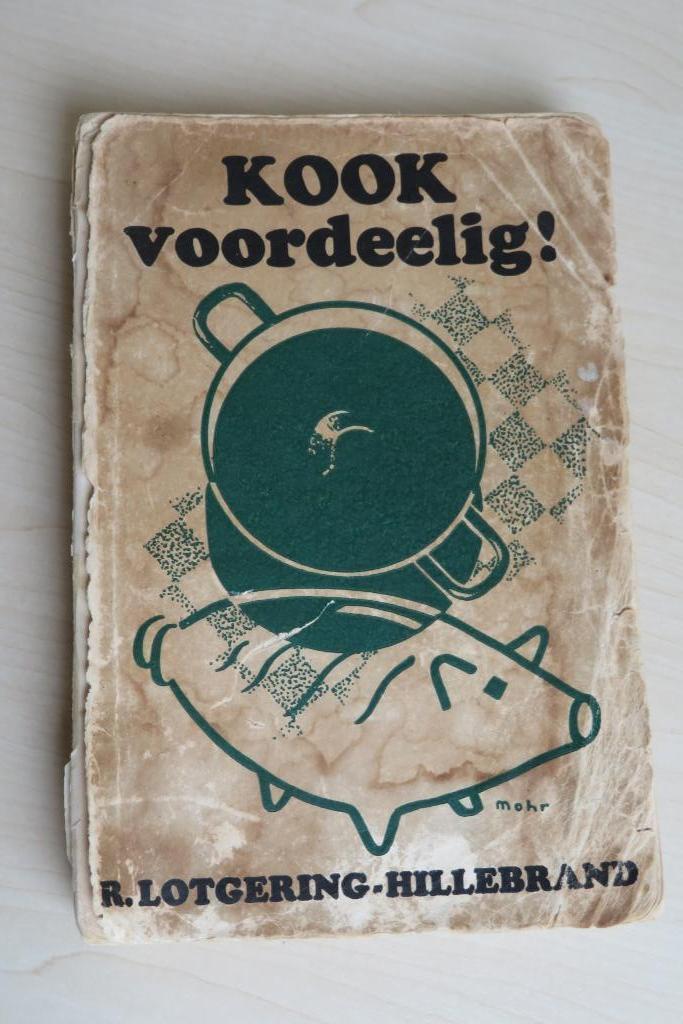 Vintage kookboek "KOOK voordeelig!". Jaren '30, Antiek en Kunst, Antiek | Boeken en Bijbels, Ophalen of Verzenden