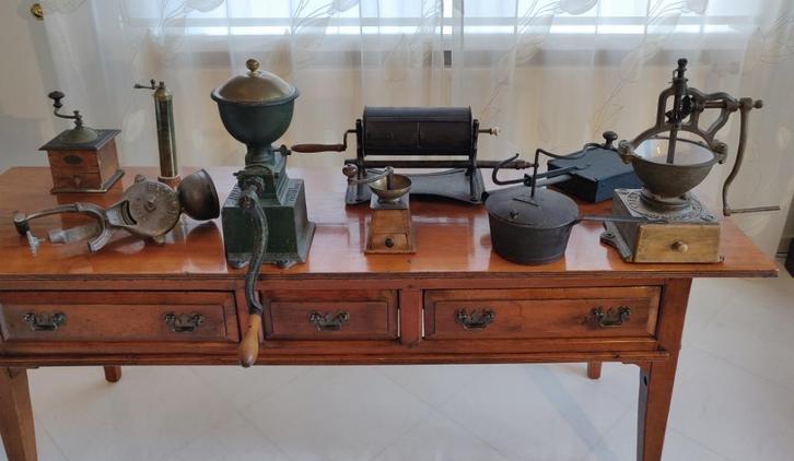 Unieke verzameling koffiemolens en -branders, Antiek en Kunst, Antiek | Keukenbenodigdheden, Ophalen of Verzenden