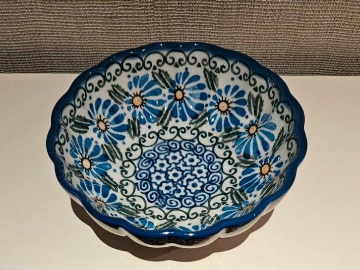 Bunzlau geschulpt schaaltje, nieuw!, Huis en Inrichting, Keuken | Servies, Nieuw, Schaal of Schalen, Overige stijlen, Keramiek