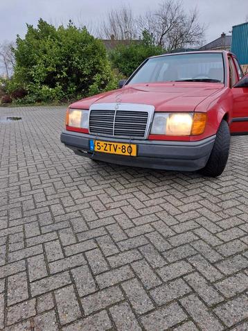 Mercedes-Benz  E200  bwj  1986.  zeer netjes. beschikbaar voor biedingen