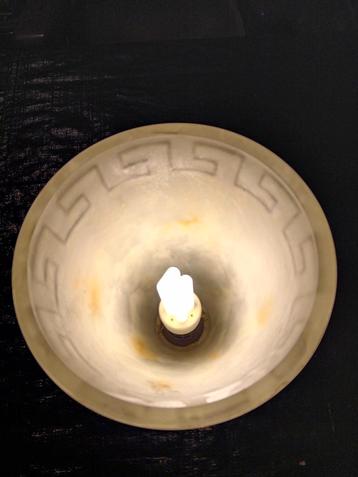 Art Deco Tafellamp met Grieks Motief beschikbaar voor biedingen