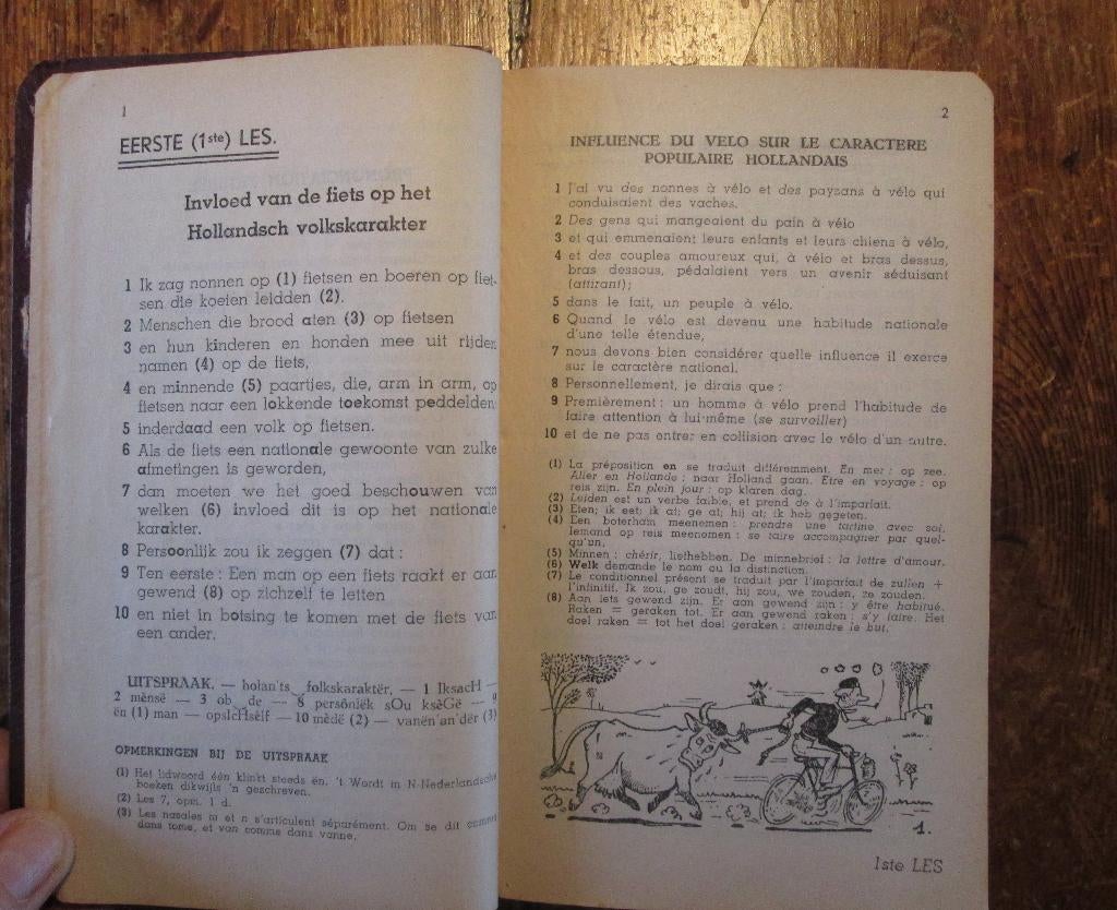 Cartoon Pierre Soymier 1945 Frans Manneke Pis fiets jacht, Antiek en Kunst, Antiek | Boeken en Bijbels, Ophalen of Verzenden