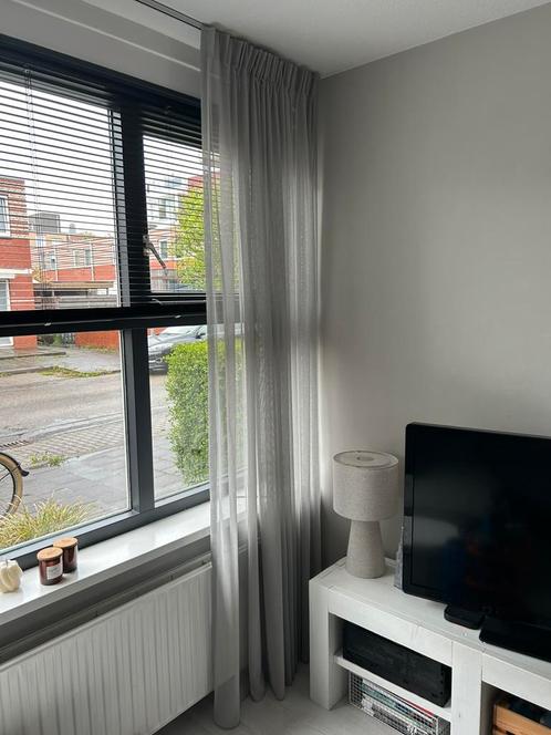 Inbetween voile doorzichte gordijnen lichtgrijs. 4 stuks!, Huis en Inrichting, Stoffering | Gordijnen en Lamellen, Zo goed als nieuw