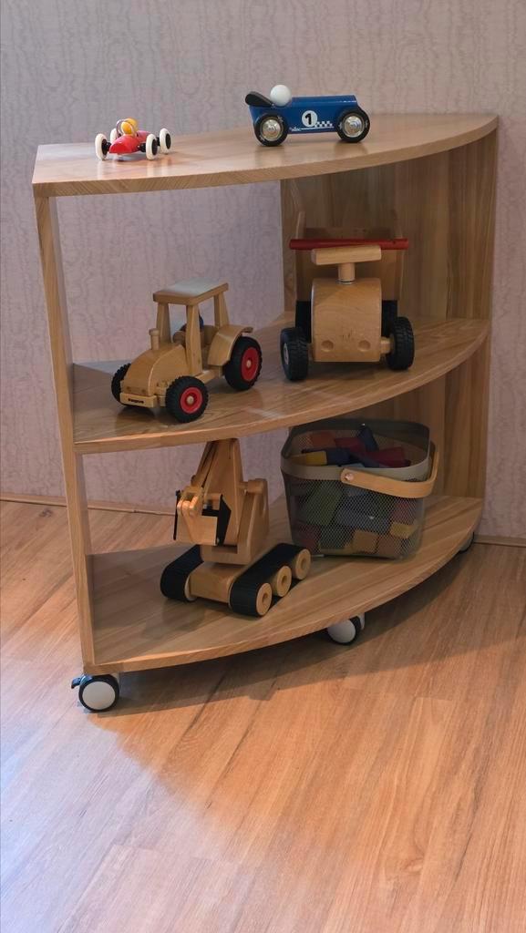 60 gebogen open speelgoed kast (eikenhout), Kinderen en Baby's, Kinderkamer | Commodes en Kasten, Gebruikt, 105 cm of meer, Minder dan 75 cm
