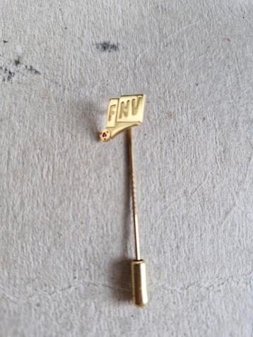 Gouden speld pin FNV met robijn 60 jarig bestaan  beschikbaar voor biedingen