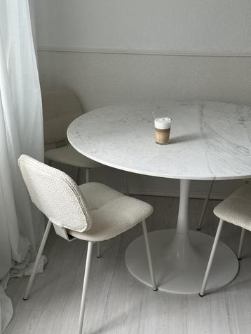 Ronde marmeren eettafel van Karwei beschikbaar voor biedingen