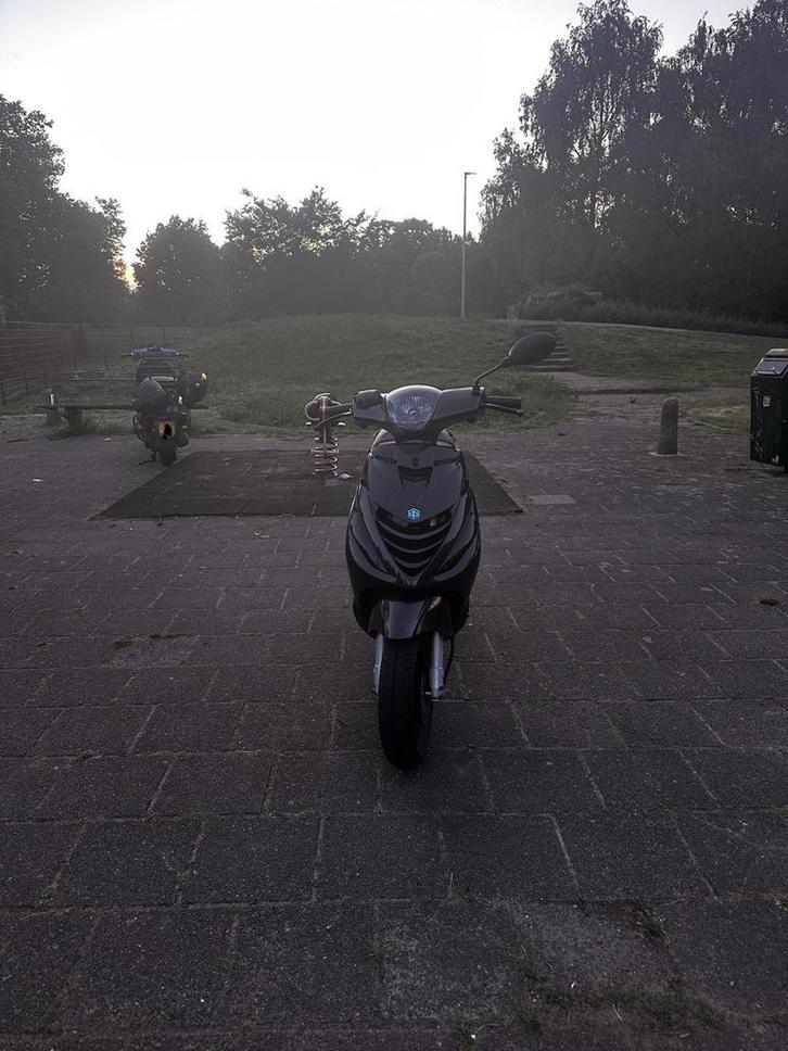 Piaggio zip 4takt, Fietsen en Brommers, Scooters | Piaggio, Gebruikt, Zip, Maximaal 25 km/u, Benzine, Ophalen