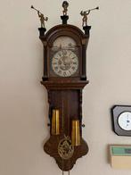 Friese staartklok met Atlas beeld, Antiek en Kunst, Ophalen