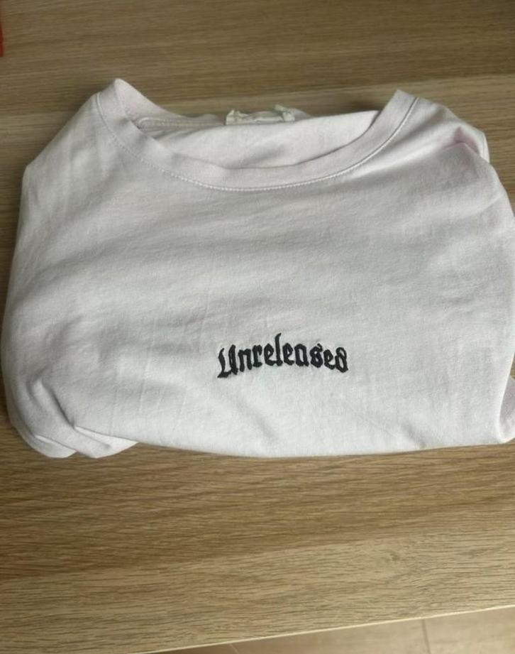 Unreleased T-shirt Lichtroze met Artistieke Vlinderprint, Kleding | Heren, T-shirts, Zo goed als nieuw, Maat 52/54 (L), Roze, Ophalen of Verzenden