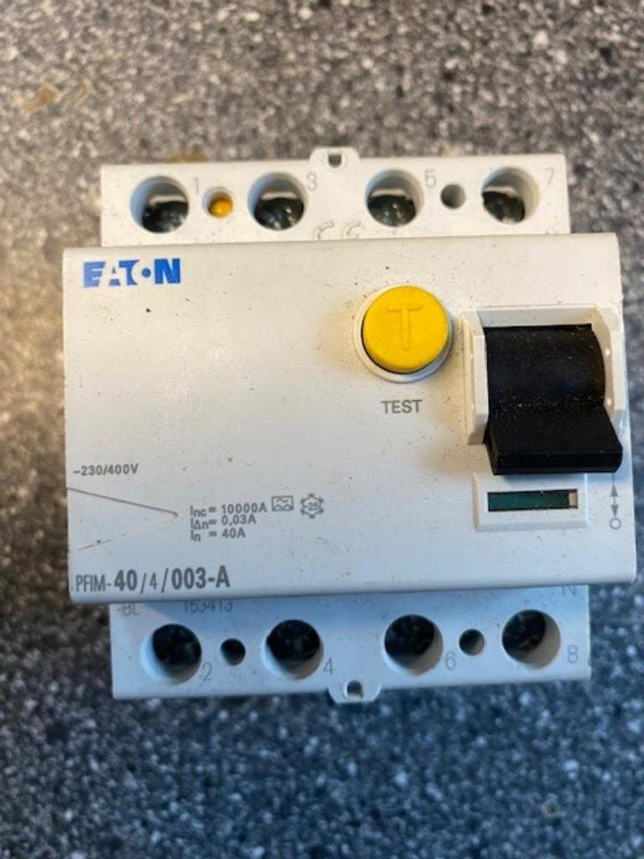 Aardlekschakelaar / 4-polig, 30mA, 40A / 40/4/003-A (Eaton), Hobby en Vrije tijd, Elektronica-componenten, Nieuw, Ophalen