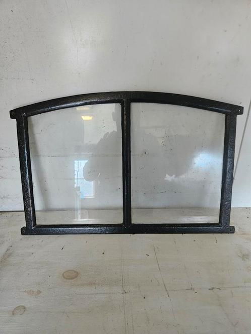 2 Gietijzeren stal ramen - Vintage Look, Doe-het-zelf en Verbouw, Glas en Ramen, Gebruikt, Minder dan 80 cm, Minder dan 80 cm